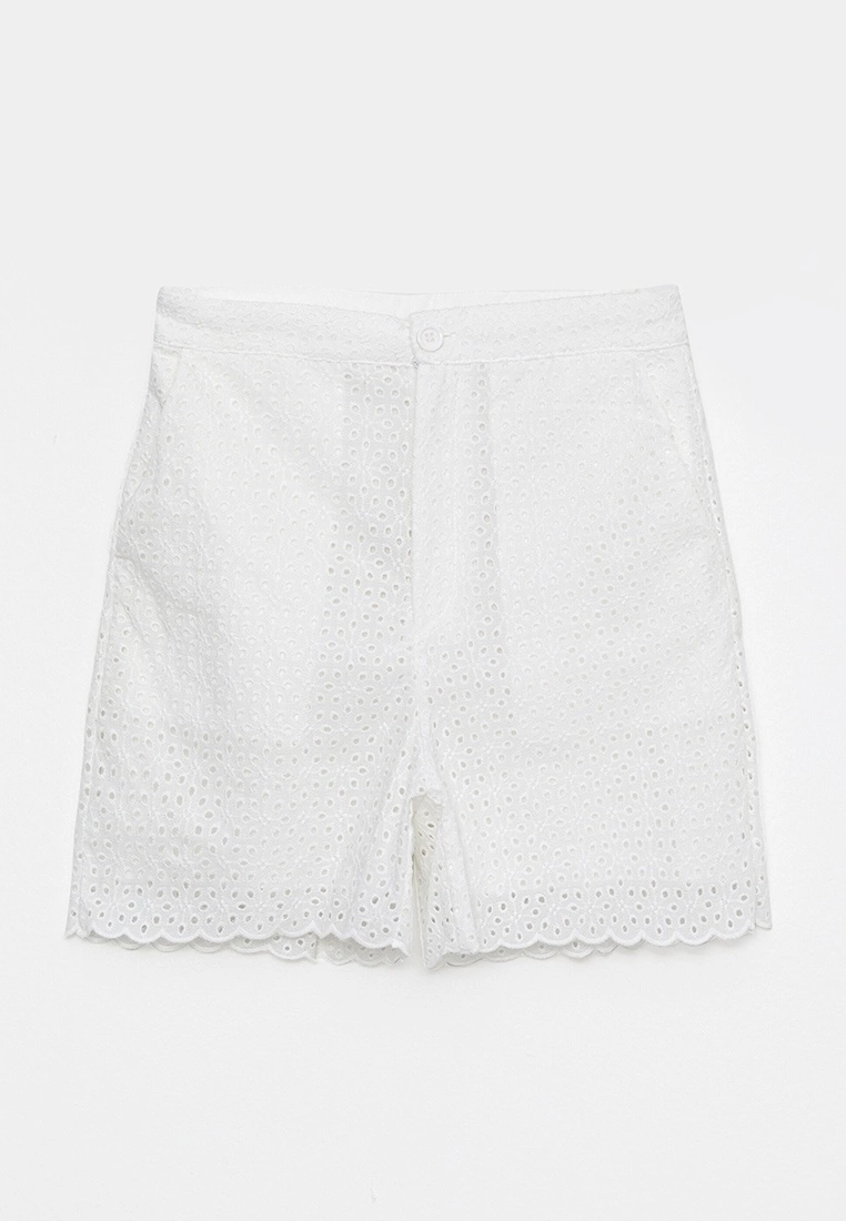 LC WAIKIKI Standard Fit Embroidered Poplin Women's Shorts 8 LC WAIKIKI Standard Fit Embroidered Poplin Women's Shorts - Image 6