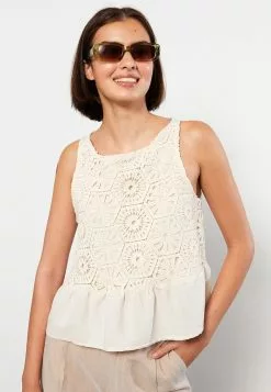 LC WAIKIKI Bisiklet Yaka Nakışlı Kolsuz Kadın Bluz