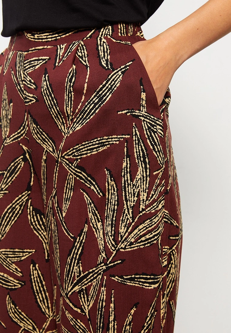 LC WAIKIKI Patterned Viscose Women Capri 6 LC WAIKIKI Patterned Viscose Women Capri - Image 4