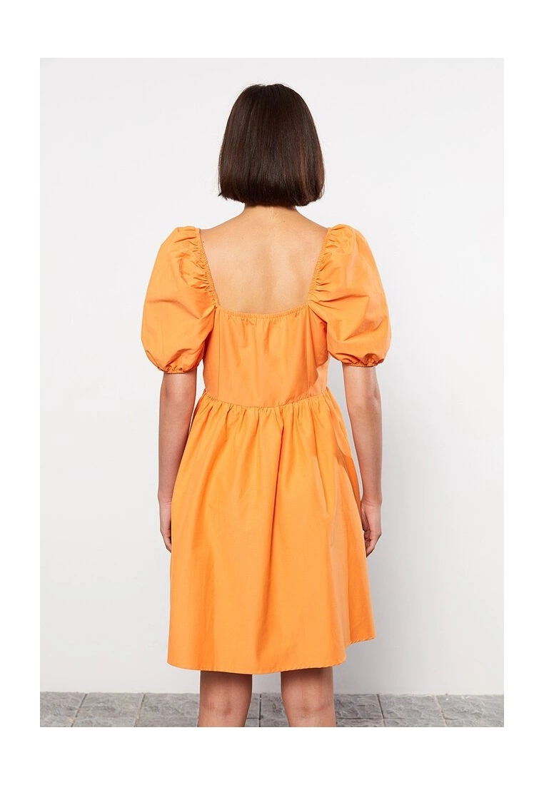 LC WAIKIKI Balloon Sleeve Poplin Mini Dress 4 LC WAIKIKI Balloon Sleeve Poplin Mini Dress - Image 2