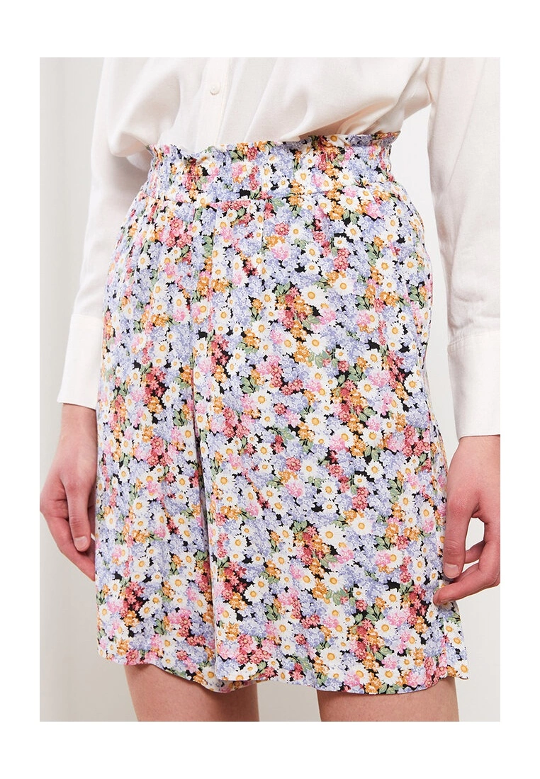 LC WAIKIKI Patterned Viscose Shorts 5 LC WAIKIKI Patterned Viscose Shorts - Image 3