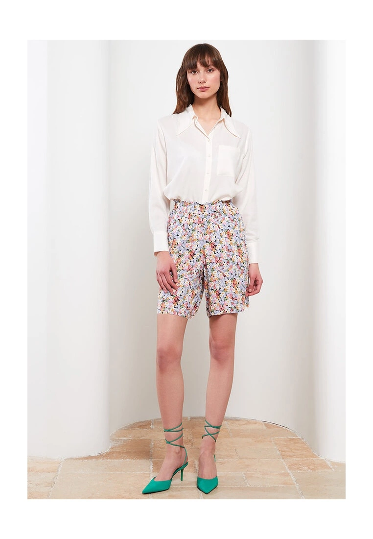 LC WAIKIKI Patterned Viscose Shorts 6 LC WAIKIKI Patterned Viscose Shorts - Image 4