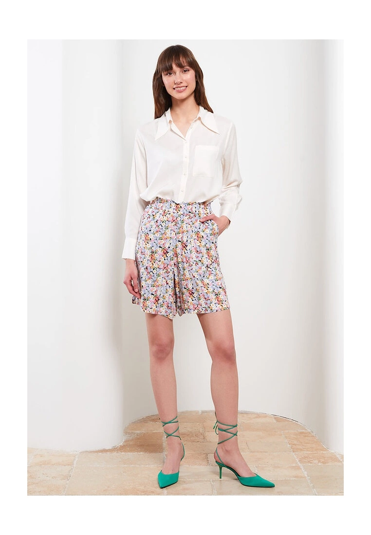 LC WAIKIKI Patterned Viscose Shorts 7 LC WAIKIKI Patterned Viscose Shorts - Image 5