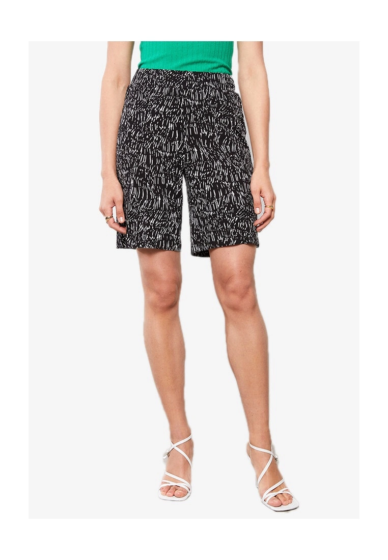 LC WAIKIKI Elastic Waist Patterned Shorts 3 LC WAIKIKI Elastic Waist Patterned Shorts