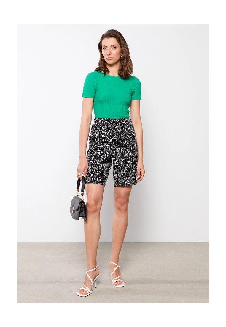 LC WAIKIKI Elastic Waist Patterned Shorts 6 LC WAIKIKI Elastic Waist Patterned Shorts - Image 4