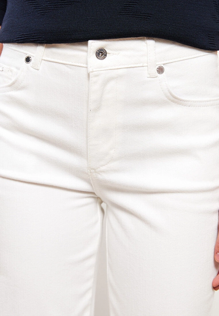 LC WAIKIKI Standard Fit Straight Pocket Detail Women's Trousers 5 LC WAIKIKI Standard Fit Straight Pocket Detail Women's Trousers - Image 3